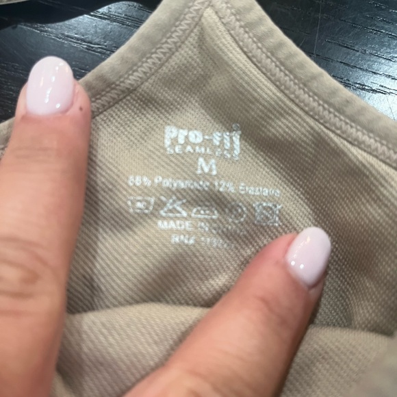 Profit Seamless Sports Bras set of 2 MEDIUM - Picture 4 of 4